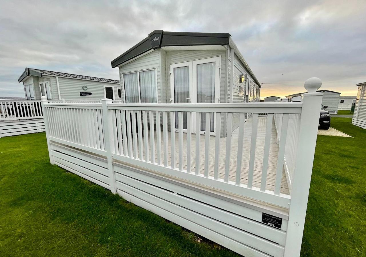 Luxury 3 Bedroom Caravan Between Perranporth And Newquay, Cornwall Campsite *
