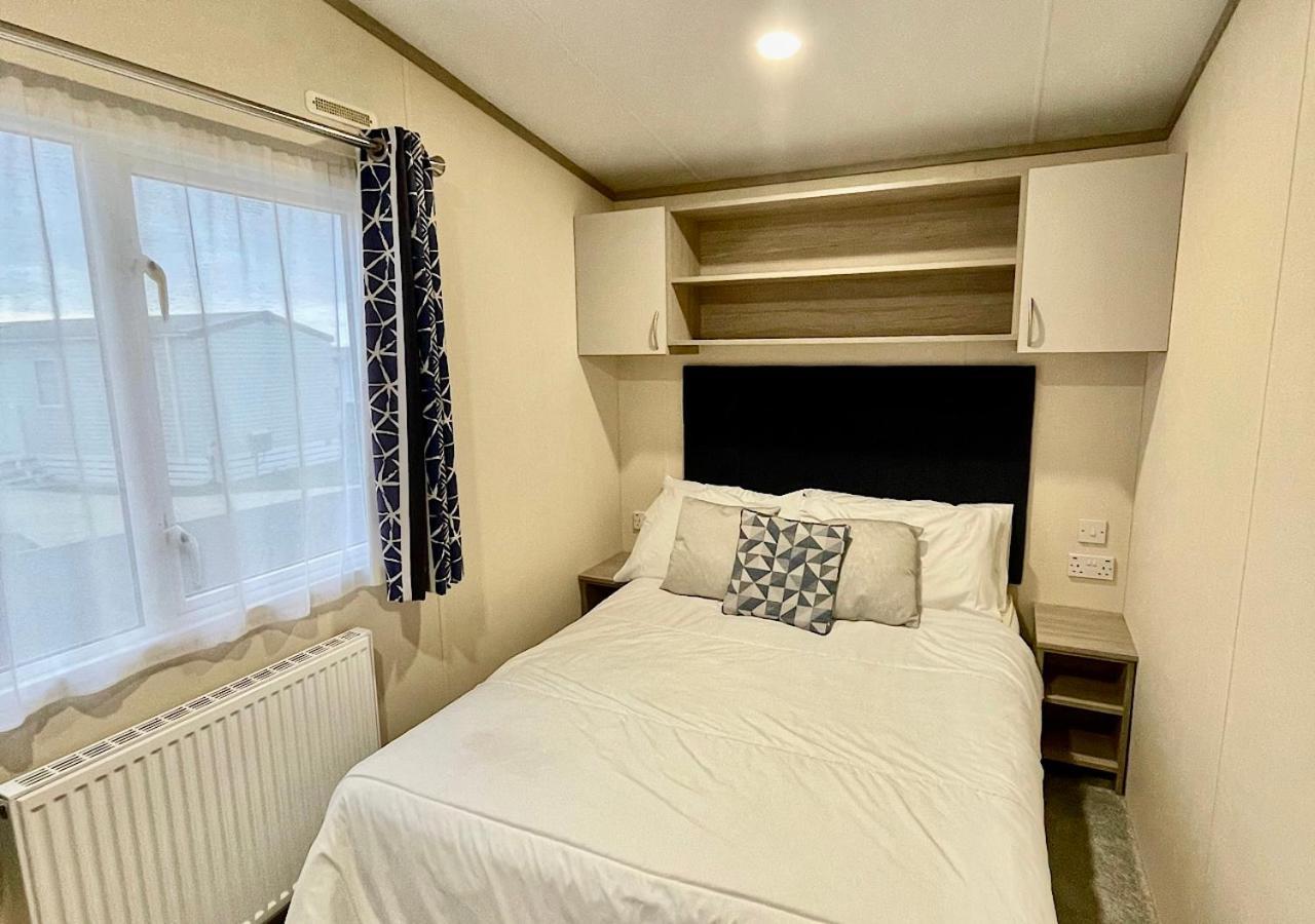 Campsite Luxury 3 Bedroom Caravan Between Perranporth And Newquay, Cornwall *