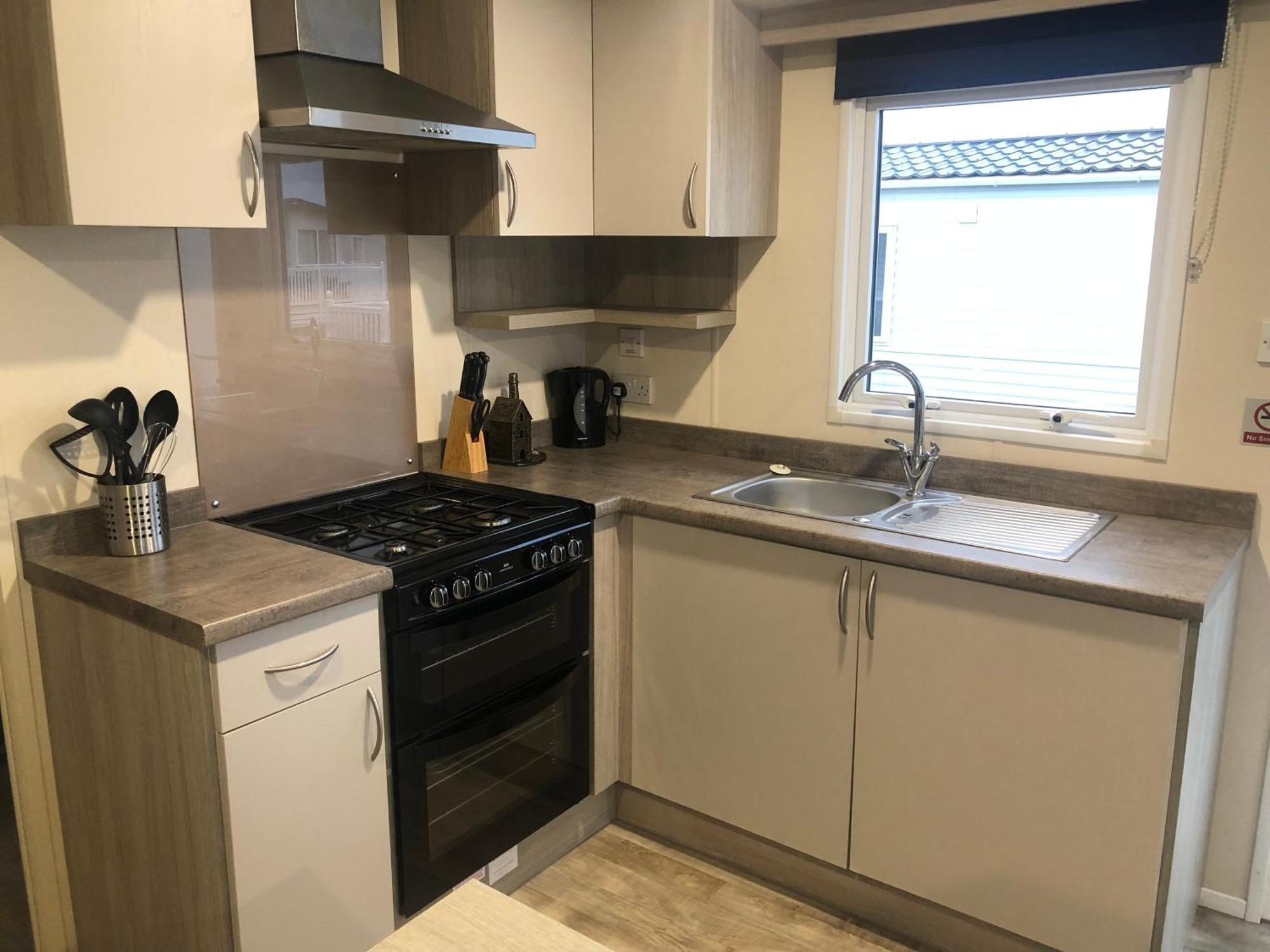 Campsite Luxury 3 Bedroom Caravan Between Perranporth And Newquay, Cornwall
